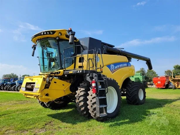 NEW HOLLAND CR7.90 — foto 1 de 9