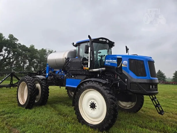 NEW HOLLAND SP.300C — foto 1 de 47