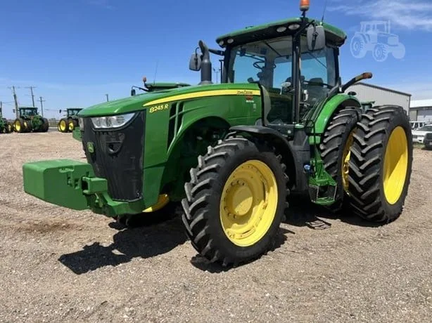JOHN DEERE 8245R — foto 1 de 10