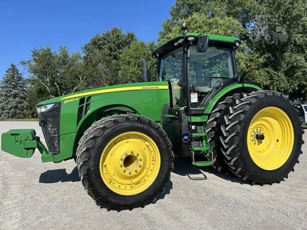 JOHN DEERE 8245R — foto 1 de 84