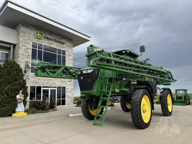 JOHN DEERE R4044 — foto 1 de 12