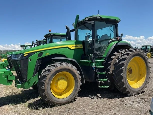 JOHN DEERE 8R 250 — foto 1 de 27