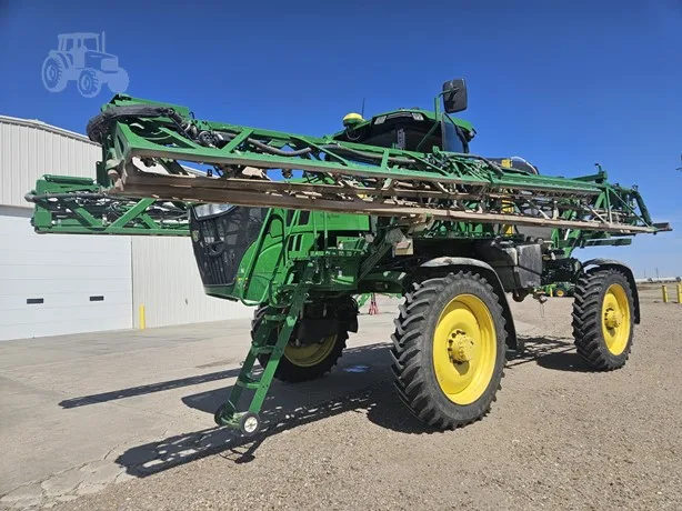 JOHN DEERE 412R — foto 1 de 32