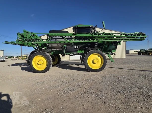 JOHN DEERE 412R — foto 1 de 50
