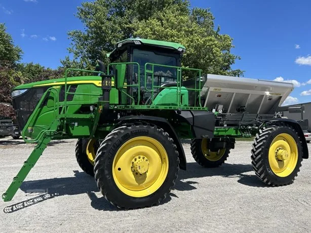 JOHN DEERE 412R — foto 1 de 98