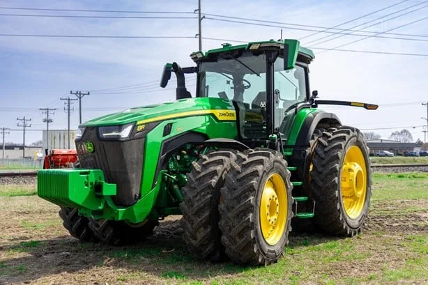 JOHN DEERE 8R 370 — foto 1 de 49