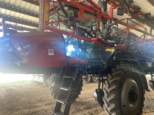 CASE IH PATRIOT 3250 — foto 1 de 15
