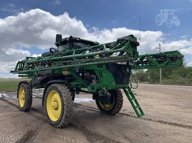 JOHN DEERE 412R — foto 1 de 19