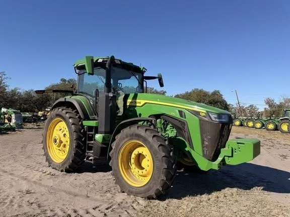 JOHN DEERE 8R 230 — foto 1 de 6
