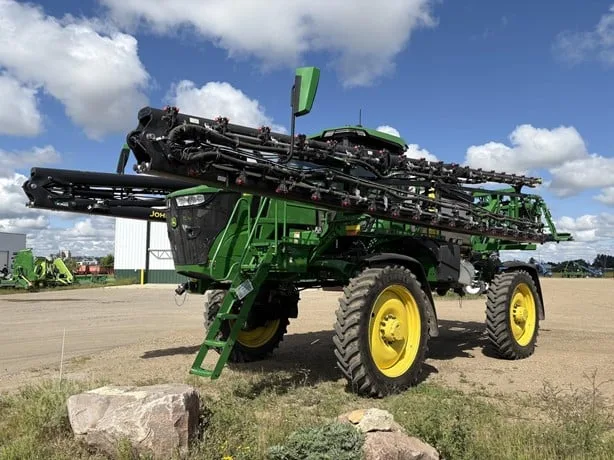 JOHN DEERE 412R — foto 1 de 27