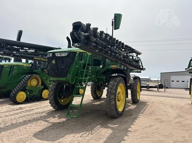 JOHN DEERE 412R — foto 1 de 38