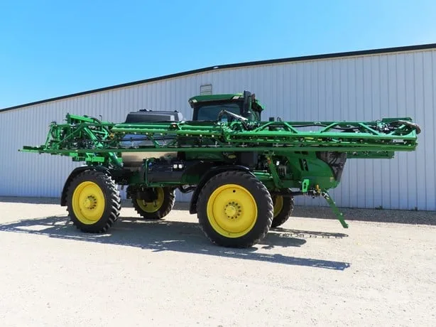 JOHN DEERE 412R — foto 1 de 38