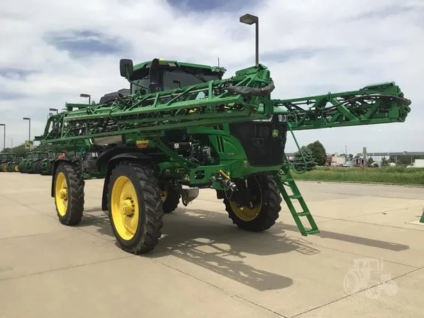JOHN DEERE 412R — foto 1 de 17
