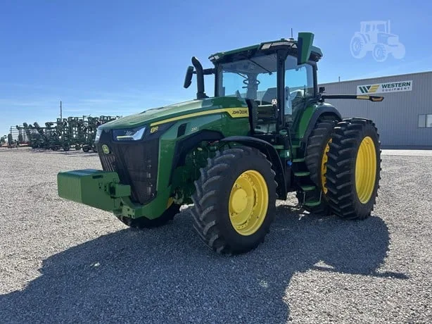 JOHN DEERE 8R 230 — foto 1 de 19