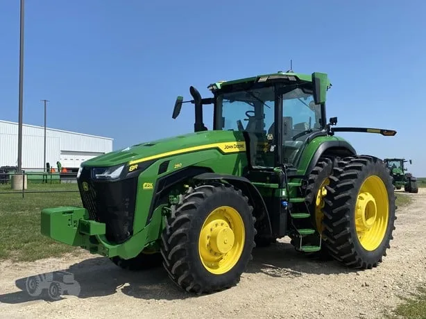 JOHN DEERE 8R 250 — foto 1 de 26