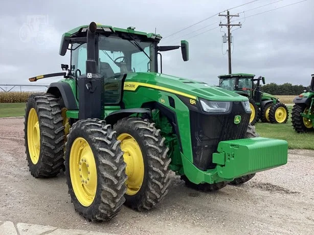 JOHN DEERE 8R 310 — foto 1 de 25