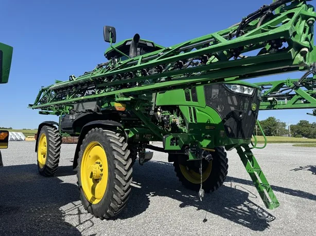 JOHN DEERE 412R — foto 1 de 16