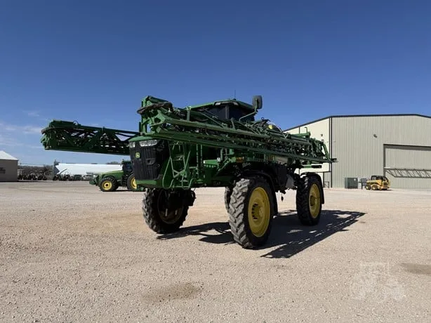 JOHN DEERE 412R — foto 1 de 8