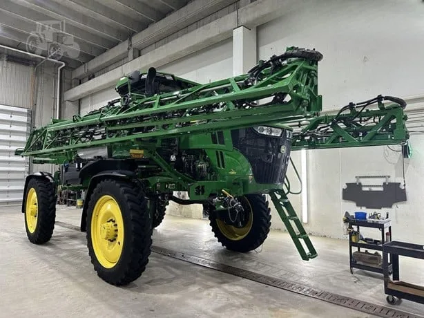 JOHN DEERE 412R — foto 1 de 16