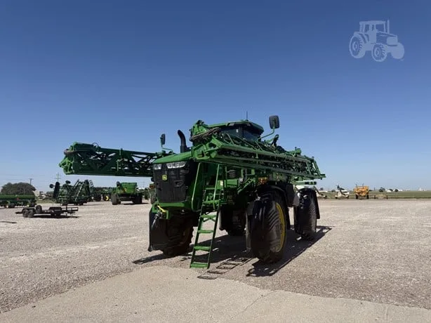 JOHN DEERE 412R — foto 1 de 22