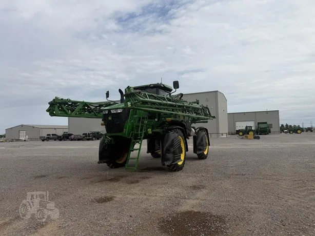 JOHN DEERE 412R — foto 1 de 18
