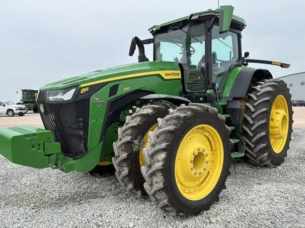JOHN DEERE 8R 370 — foto 1 de 17