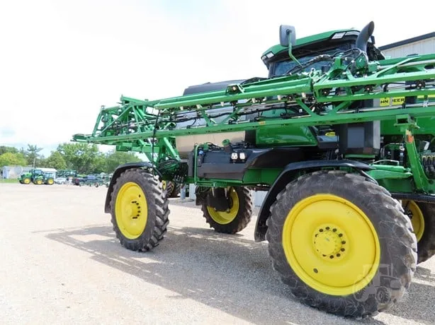 JOHN DEERE 412R — foto 1 de 37