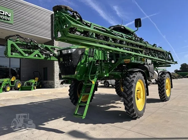 JOHN DEERE 412R — foto 1 de 42